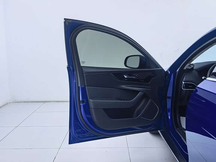 Фото 18 - Jaguar XE L