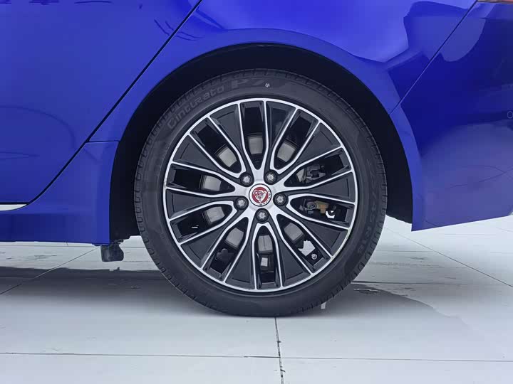 Фото 19 - Jaguar XE L