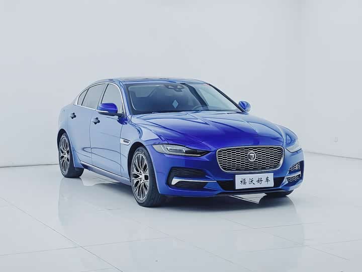 Фото 2 - Jaguar XE L