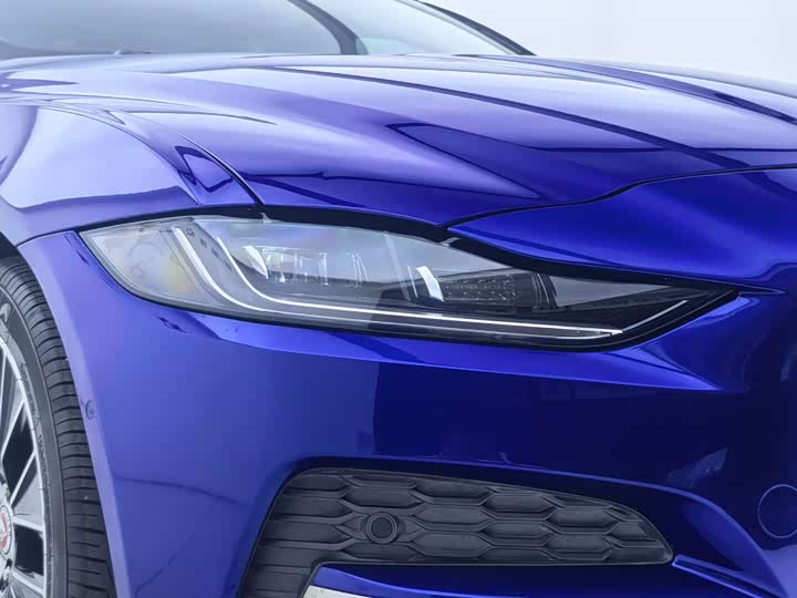 Фото 23 - Jaguar XE L