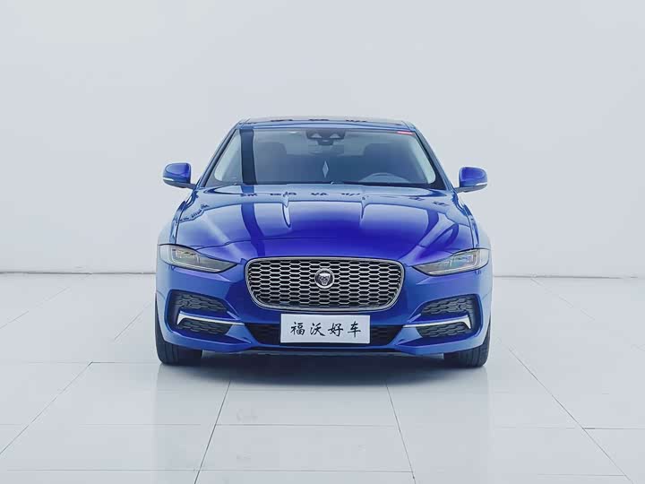 Фото 3 - Jaguar XE L