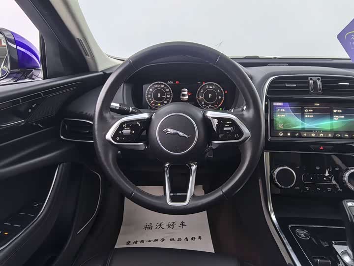 Фото 6 - Jaguar XE L