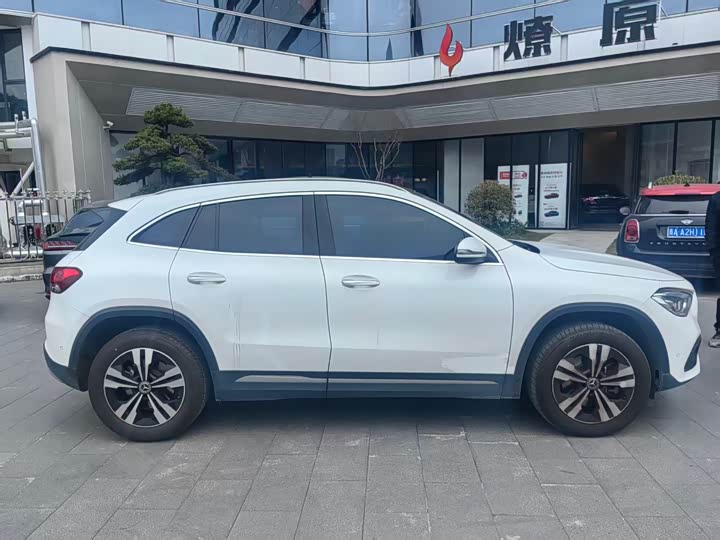 Фото 3 - Mercedes-Benz GLA-Class