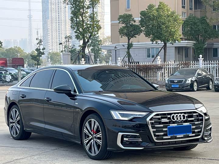 Фото 1 - Audi A6L