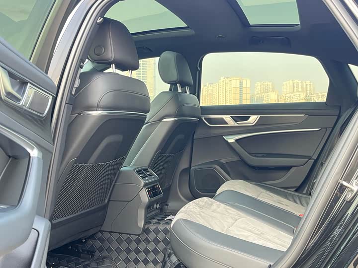 Фото 10 - Audi A6L