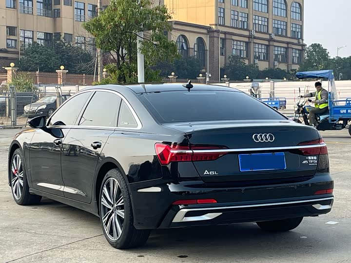 Фото 4 - Audi A6L