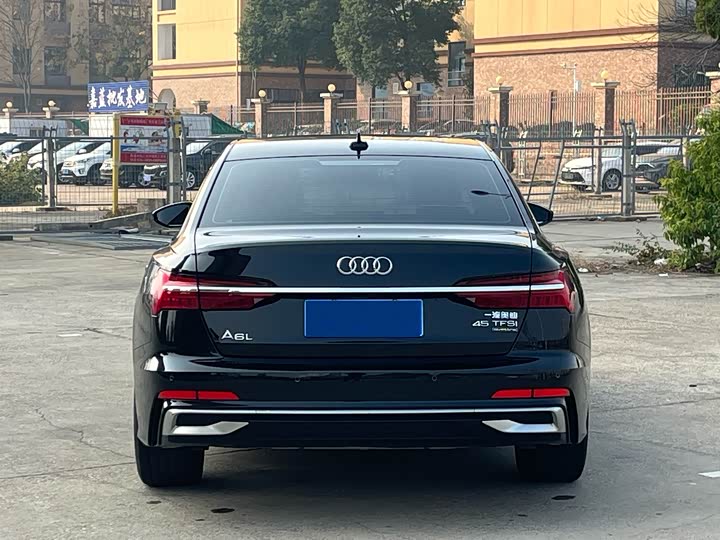 Фото 5 - Audi A6L