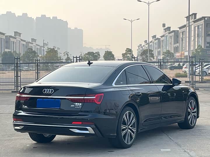 Фото 6 - Audi A6L