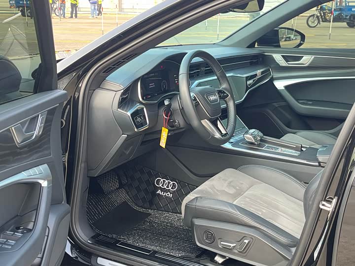 Фото 8 - Audi A6L