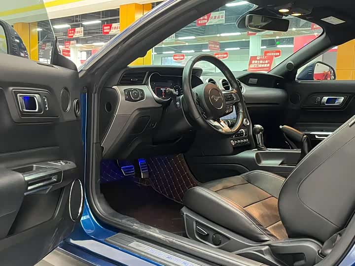 Фото 4 - Ford Mustang