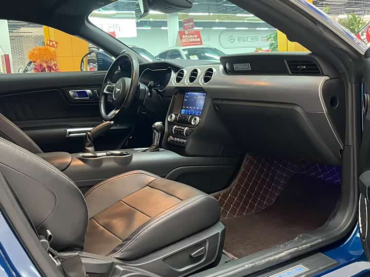 Фото 6 - Ford Mustang