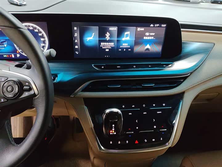 Фото 13 - Buick GL8 ES