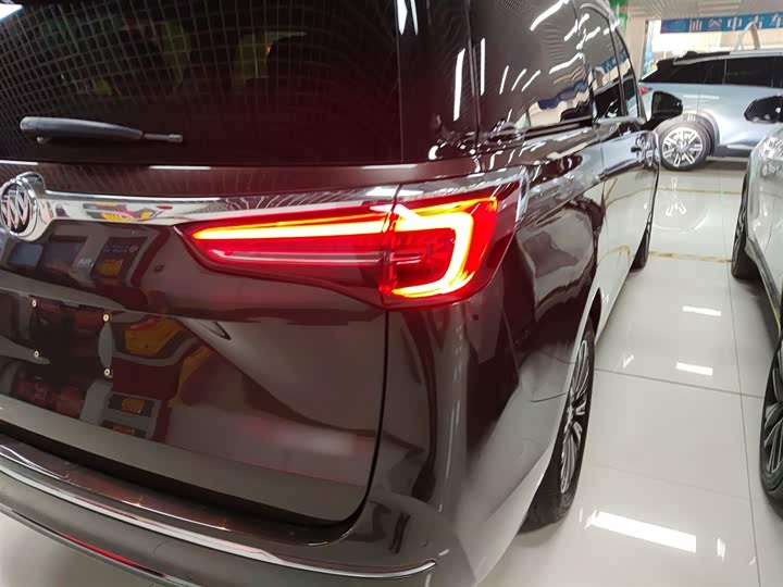 Фото 8 - Buick GL8 ES