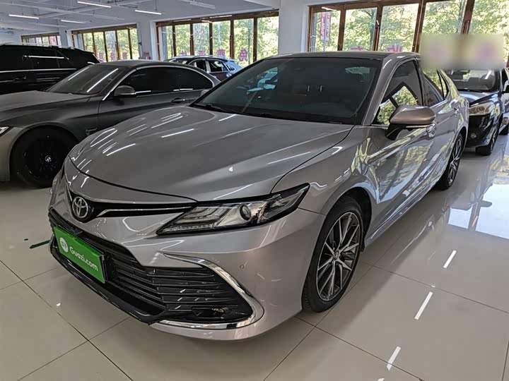 Фото 1 - Toyota Camry