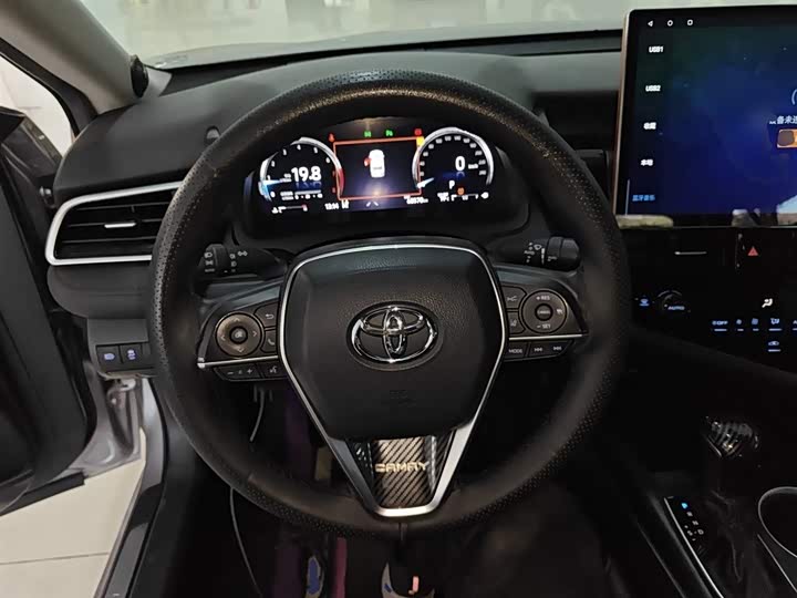 Фото 11 - Toyota Camry