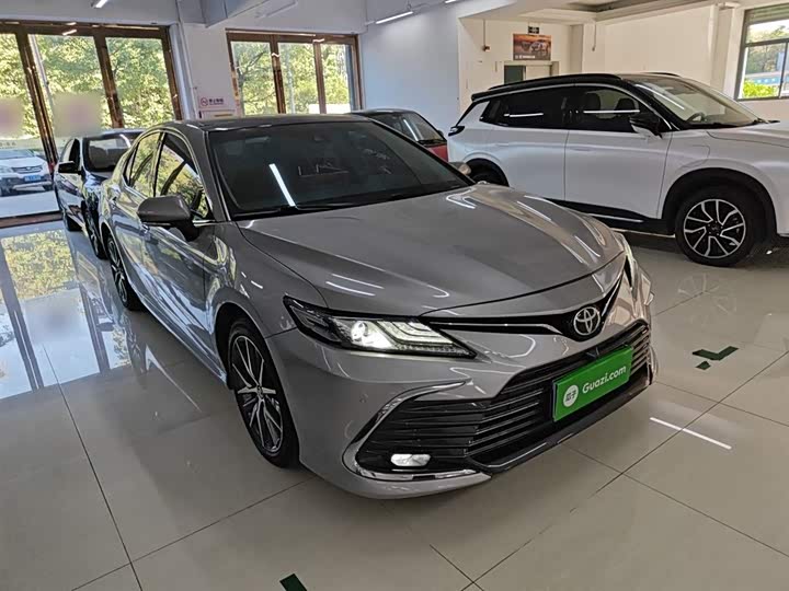 Фото 4 - Toyota Camry