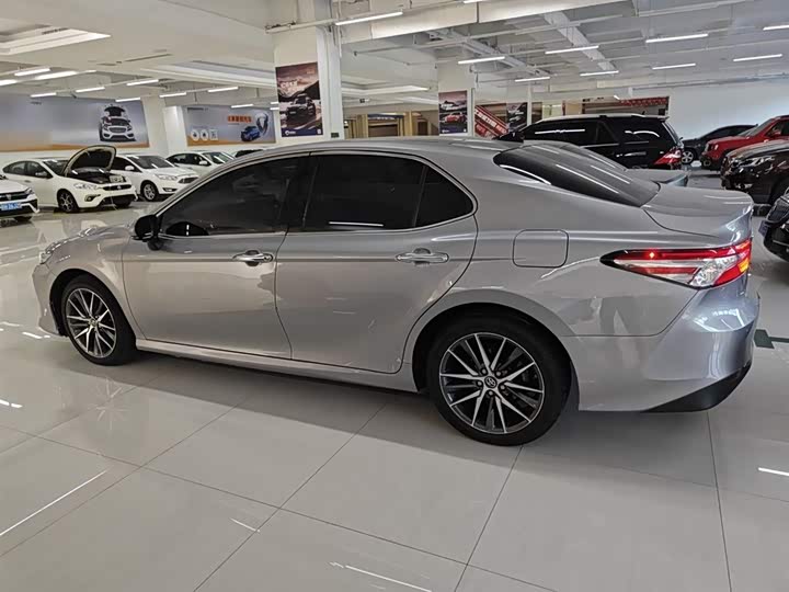 Фото 5 - Toyota Camry