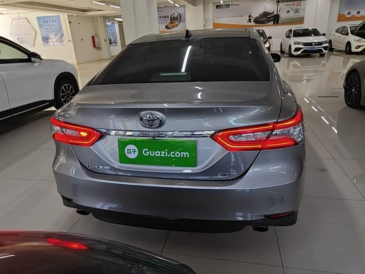 Фото 6 - Toyota Camry