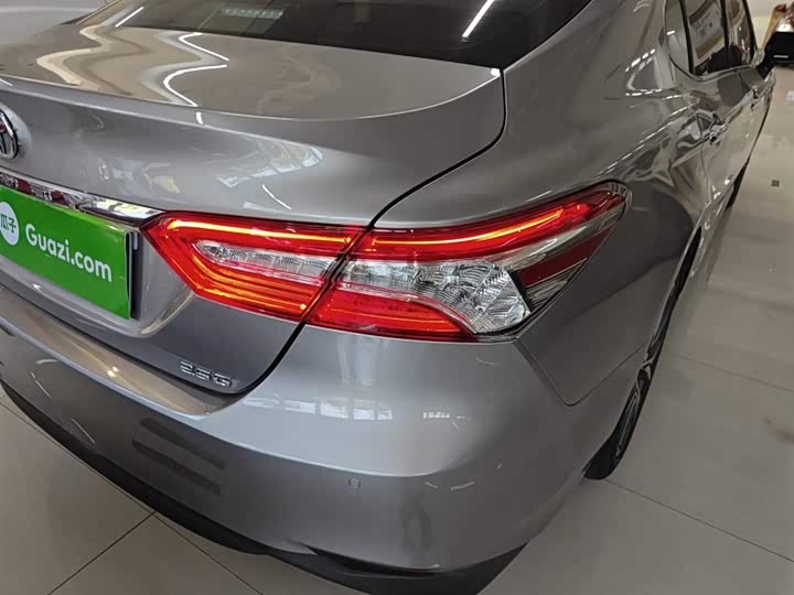 Фото 8 - Toyota Camry