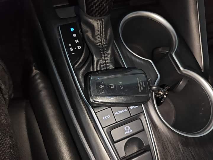 Фото 9 - Toyota Camry