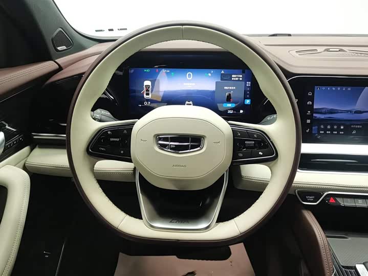 Фото 15 - Geely Monjaro