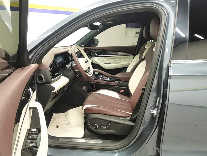 Фото 9 - Geely Monjaro