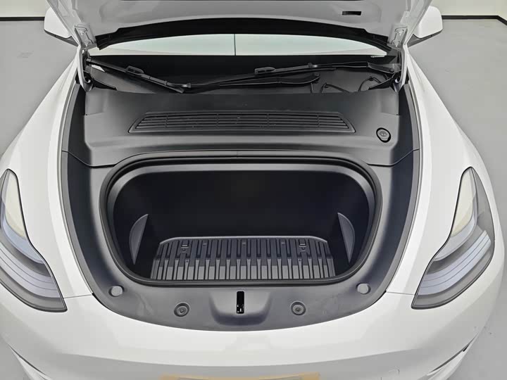 Фото 10 - Tesla Model Y