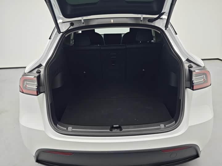 Фото 12 - Tesla Model Y