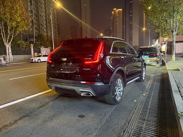 Фото 11 - Cadillac XT4