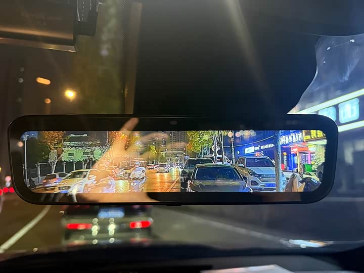 Фото 8 - Cadillac XT4