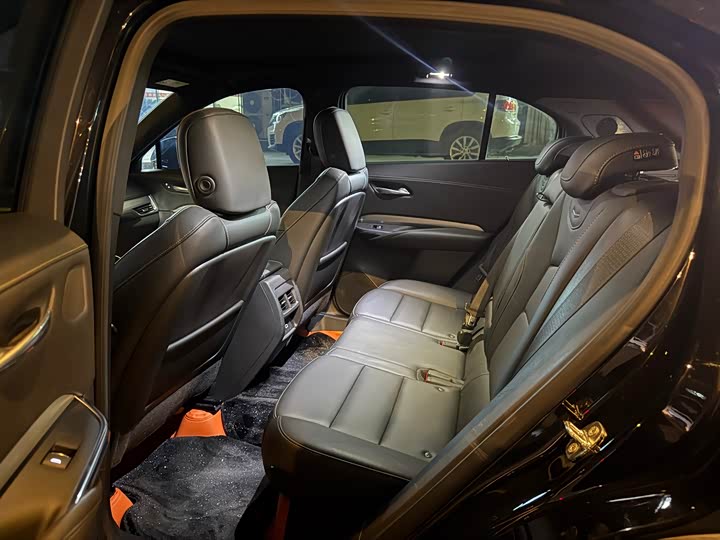 Фото 9 - Cadillac XT4