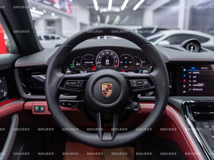 Фото 18 - Porsche Panamera