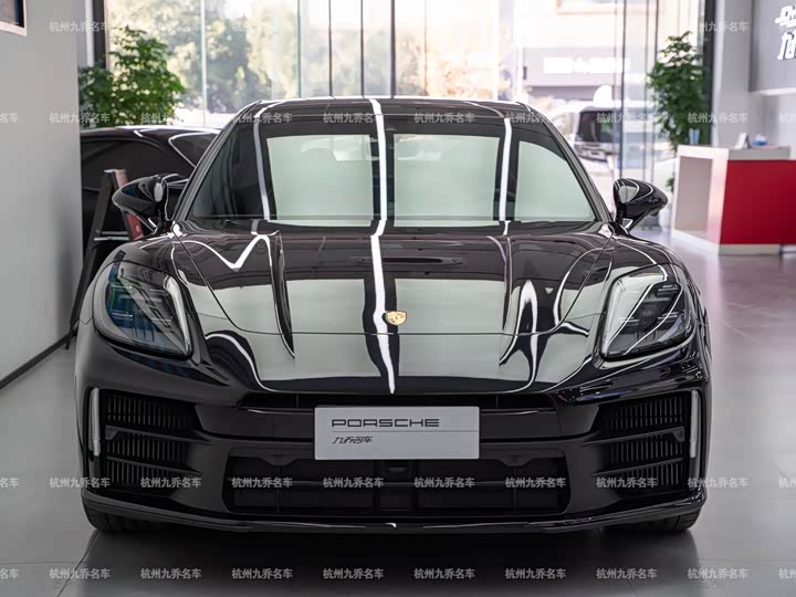 Фото 2 - Porsche Panamera