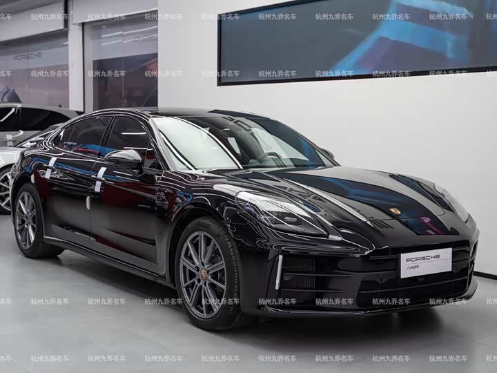 Фото 3 - Porsche Panamera