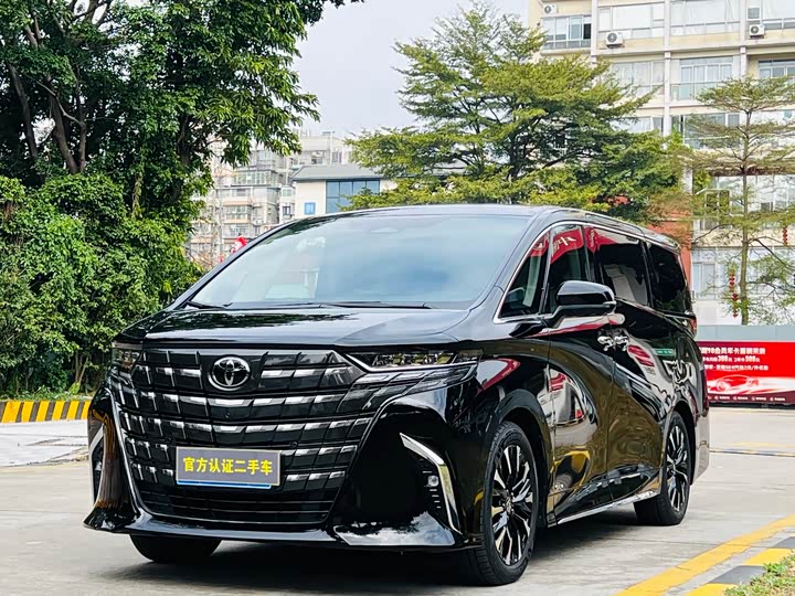 Фото 1 - Toyota Alphard