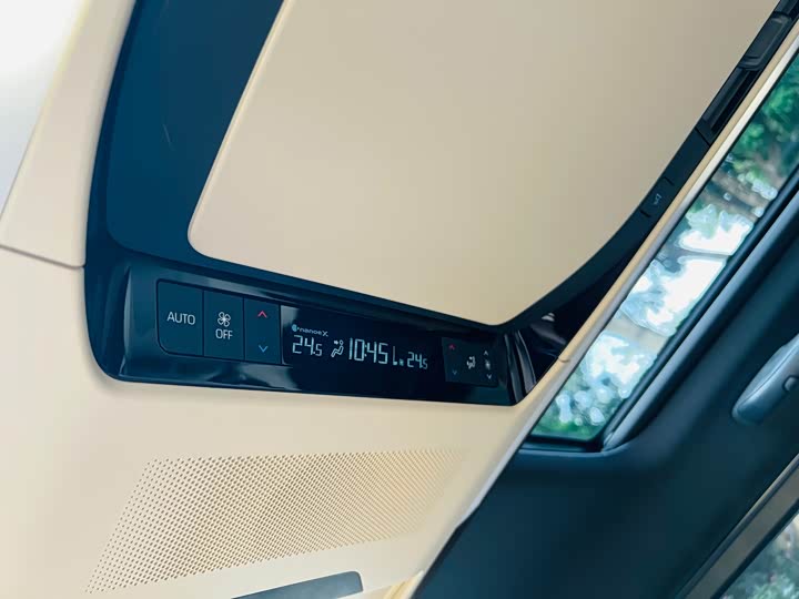 Фото 17 - Toyota Alphard