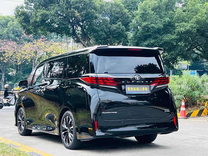 Фото 7 - Toyota Alphard