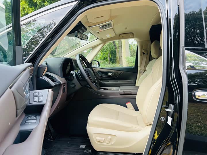 Фото 9 - Toyota Alphard