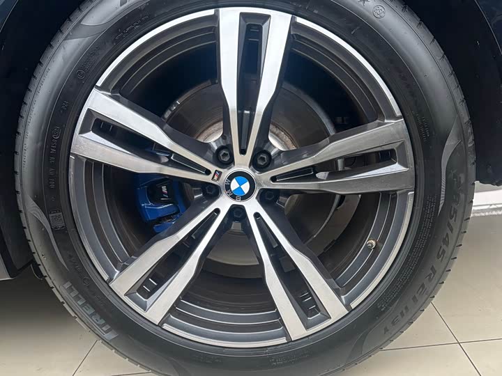 Фото 20 - BMW X7