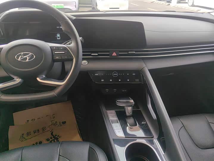 Фото 13 - Hyundai Elantra N line