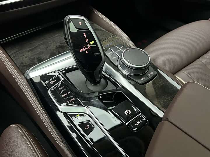 Фото 15 - BMW 5 Series