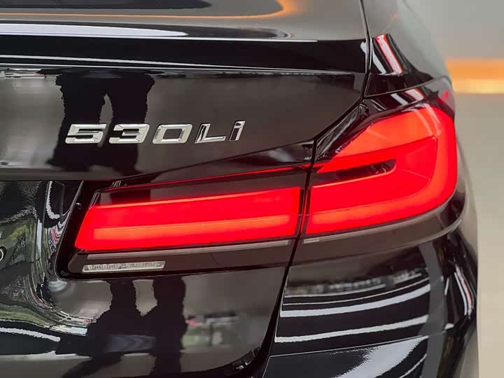 Фото 18 - BMW 5 Series