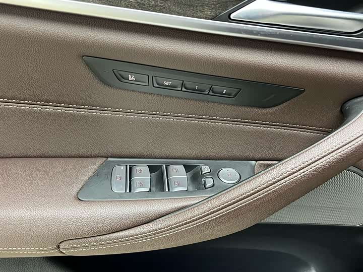 Фото 20 - BMW 5 Series