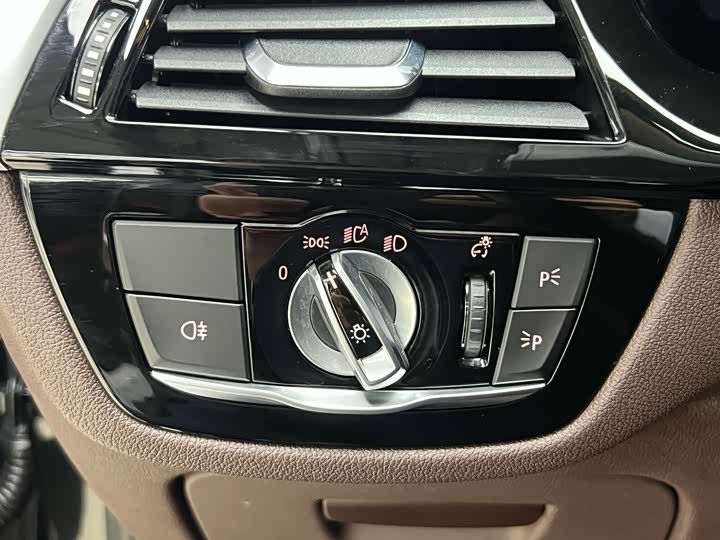 Фото 26 - BMW 5 Series