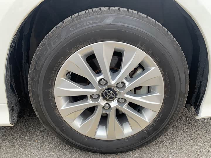 Фото 14 - Toyota Corolla