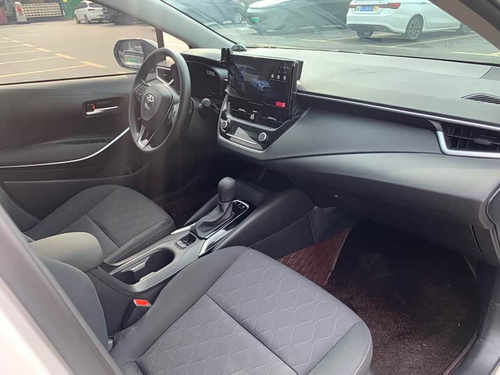 Фото 15 - Toyota Corolla