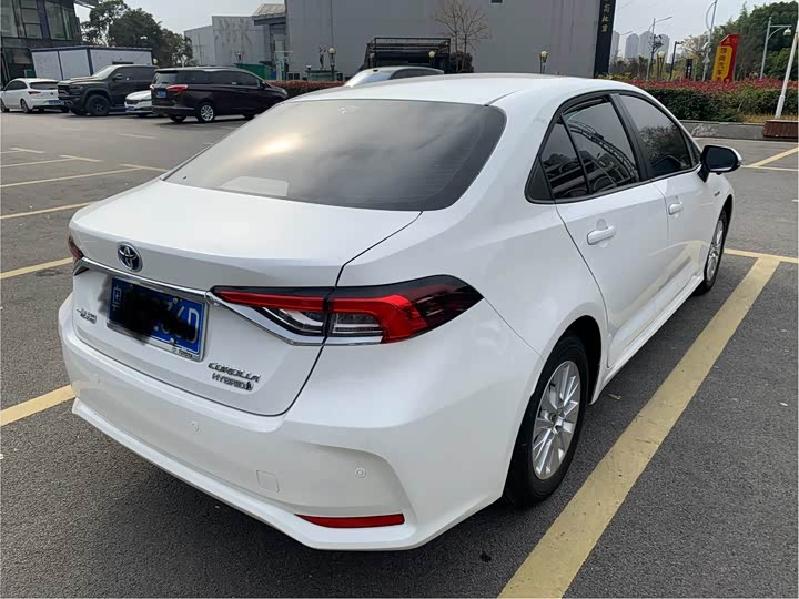 Фото 4 - Toyota Corolla