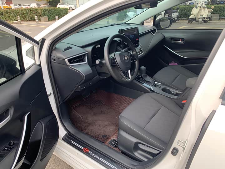 Фото 5 - Toyota Corolla