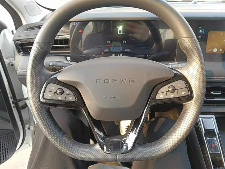 Фото 11 - Roewe i5