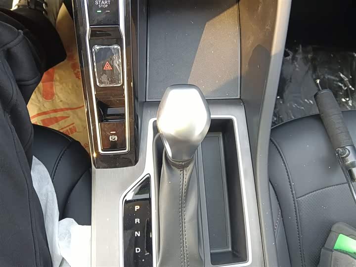 Фото 14 - Roewe i5